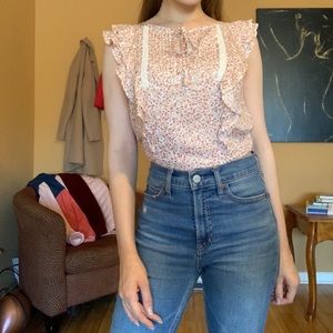 New with tag! Beautiful floral shirt. SIZE XS